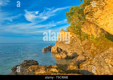 Rocky shoreline of Clearwater Lake at sunset Clearwater Lake Provincial Park, Manitoba, Canada Stock Photo