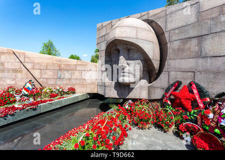 Samara, Russia - May 10, 2019: Memorial Complex and Eternal Fire on Glory Square and flowers in memory of the Victory in the Great Patriotic War Stock Photo