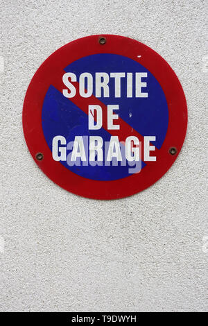 Sortie de garage hi-res stock photography and images - Alamy