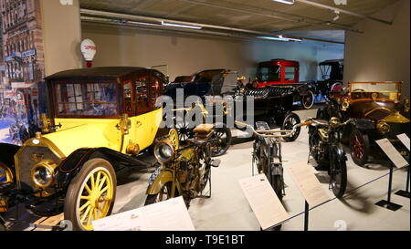 THE HAGUE, THE NETHERLANDS - APRIL 21, 2019: A collection of historic oldtimers, inside of the famous Louwman Museum Stock Photo