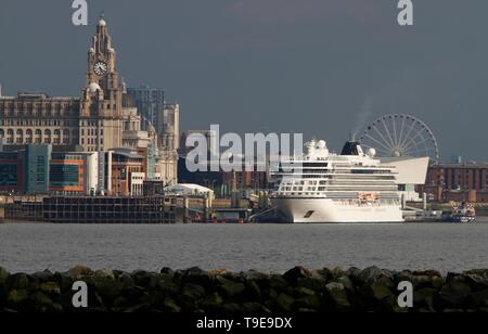 Wirral,Uk 16th May 2019 Cruise Liner Viking Sun carries on its tour of the united kingdom credit Ian Fairbrother/Alamy Stock Photos Stock Photo