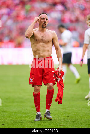Franck RIBERY, FCB 7   scores, shoots goal for 4-1, celebrates his goal, happy, laugh, celebration,   FC BAYERN MUNICH - EINTRACHT FRANKFURT   - DFL REGULATIONS PROHIBIT ANY USE OF PHOTOGRAPHS as IMAGE SEQUENCES and/or QUASI-VIDEO -  1.German Soccer League , Munich, May 18, 2019  Season 2018/2019, matchday 34, FCB, © Peter Schatz / Alamy Live News Stock Photo