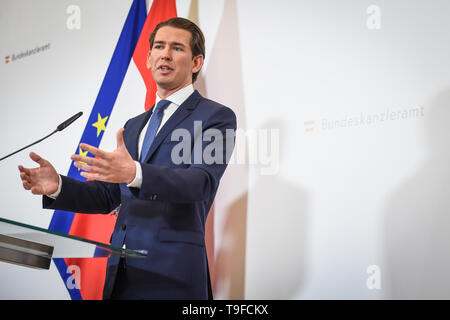 Vienna, Austria. 18th May, 2019. Austrian Chancellor Sebastian Kurz delivers a press statement in Vienna, Austria, on May 18, 2019. Austrian Chancellor Sebastian Kurz on Saturday called for a snap election after his vice-chancellor Heinz-Christian Strache resigned over an alleged corruption video. Credit: Guo Chen/Xinhua/Alamy Live News Stock Photo