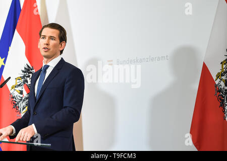 Vienna, Austria. 18th May, 2019. Austrian Chancellor Sebastian Kurz delivers a press statement in Vienna, Austria, on May 18, 2019. Austrian Chancellor Sebastian Kurz on Saturday called for a snap election after his vice-chancellor Heinz-Christian Strache resigned over an alleged corruption video. Credit: Guo Chen/Xinhua/Alamy Live News Stock Photo