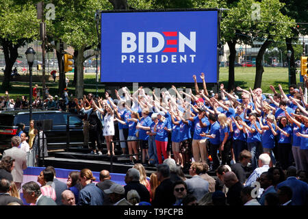 Philadelphia, PA, USA - May, 18, 2019: Supporters cheer as former Vice President Joe Biden takes the stage to kick off his campaign for the 2020 United States presidential election, at an outdoor rally on the Benjamin Franklin Parkway in Philadelphia, Pennsylvania. Credit: OOgImages/Alamy Live News Stock Photo