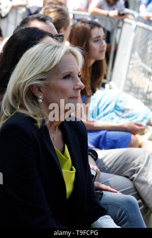 Philadelphia, PA, USA -  May, 18, 2019: Jill Biden watches her husband, former Vice President Joe Biden, speak as he kicks off his campaign for the 2020 United States presidential election, at an outdoor rally on the Benjamin Franklin Parkway in Philadelphia, Pennsylvania. Credit: OOgImages/Alamy Live News Stock Photo