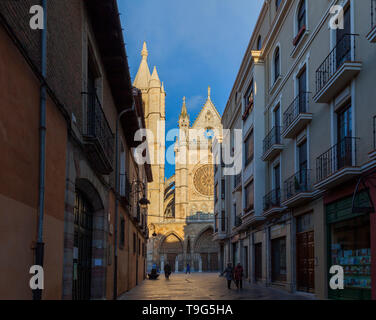 View of the Cathedral of Leon through an old street. Leon, Castilla y Leon, Spain. Stock Photo