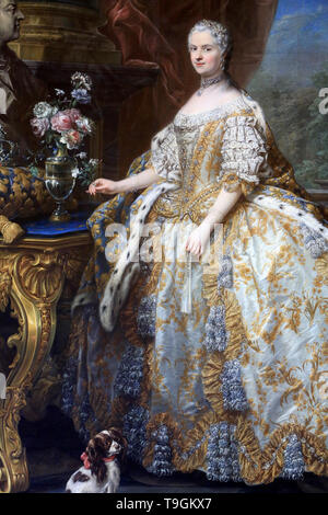 Portrait officiel de la reine Marie Leczinska, peint par Charles André van Loo en 1747. Reine de France et de Navarre. Château de Versailles. / Stock Photo