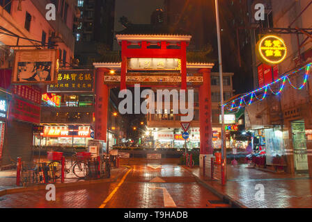 Temple Street Night Market is the largest night market in Hong Kong Stock Photo