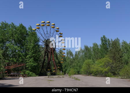 The ferris wheel in the abandoned Pripyat amusement park, Chernobyl exclusion zone, Ukraine Stock Photo