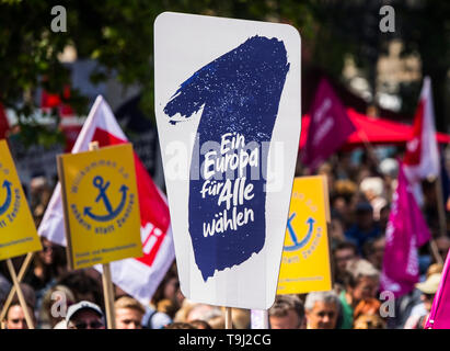 Frankfurt, Germany. 19th May, 2019. A poster 'Select a Europe for All' is held up on the Opera Square. Under the motto 'A Europe for All - Your Voice Against Nationalism', more than 150 organisations in Germany and European cities are calling for demonstrations. Credit: dpa picture alliance/Alamy Live News Stock Photo