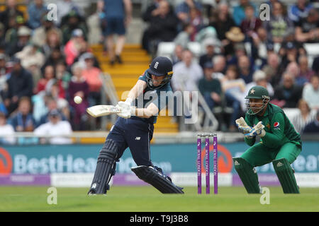 Leeds, UK. 19th May, 2019. Eoin Morgan of England hits out during the 5th Royal London One Day International match between England and Pakistan at Headingley Carnegie Stadium, Leeds on Sunday 19th May 2019. Credit: MI News & Sport /Alamy Live News