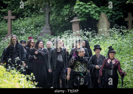 London, UK. 18th May, 2019. Members of London Vampire society attend the annual open day of Nunhead Cemetery. Credit: Guy Corbishley/Alamy Live News Stock Photo