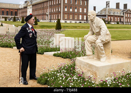 London, UK. 19 May 2019. D-Day Veteran Joe Cattini, 96 years, visits the D-Day 75 Garden at the 2019 RHS Chelsea Flower Show where he comes face to face with a statue of his best friend Bill Pendell, MM. Photo: Bettina Strenske/Alamy Live News Stock Photo