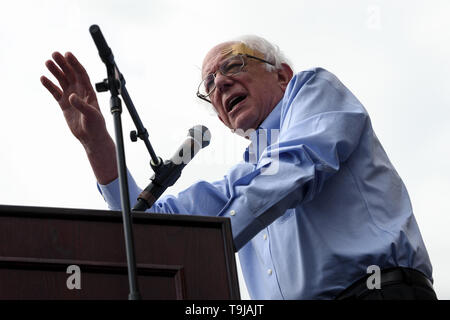 Los Angeles, CA, USA. 23rd Mar, 2019. 2020 Democratic presidential candidate Senator Bernie Sanders seen speaking during a campaign rally in Los Angeles. Credit: Ronen Tivony/SOPA Images/ZUMA Wire/Alamy Live News Stock Photo
