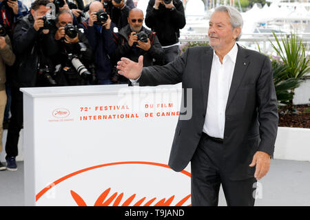 Cannes, France. 19th May, 2019. Alain Delon at the photocall for the Honorary Palme d'Or during the 72nd Cannes Film Festival at the Palais des Festivals on May 19, 2019 in Cannes, France Credit: Geisler-Fotopress GmbH/Alamy Live News Stock Photo