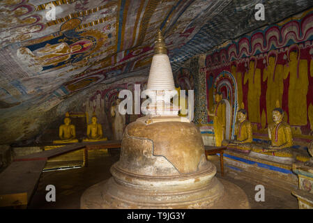 Interior of ancient cave buddhist temple (Golden Temple). Dambulla, Sri Lanka Stock Photo