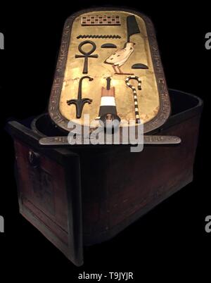 Cartouche shaped box from the Tutankhamun tomb. Museum: The Egyptian Museum, Cairo. Author: ANCIENT EGYPT. Stock Photo