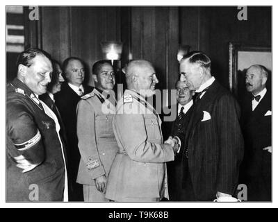 MUNICH AGREEMENT 1938 Historic image of Neville Chamberlain shaking hands with Benito Mussolini, with smiling Nazi Hermann Goering & Adolf Hitler behind at the signing of the Munich Agreement 1938, allowing German annexation of Sudetenland Stock Photo
