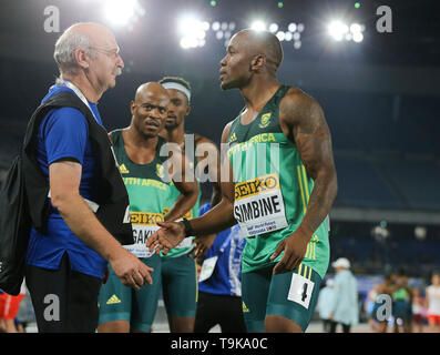 YOKOHAMA, JAPAN - MAY 10: Akani Simbine of South Africa chats photo chief Jean-Pierre Durand during Day 1 of the 2019 IAAF World Relay Championships at the Nissan Stadium on Saturday May 11, 2019 in Yokohama, Japan. (Photo by Roger Sedres for the IAAF) Stock Photo