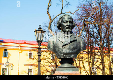 St Petersburg, Russia - April 5, 2019. Bust of the famous Russian composer Mikhail Ivanovich Glinka and Admiralty building,the Headquarters of the Rus Stock Photo
