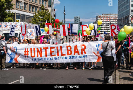 Germany, Berlin, Mitte, 19th May 2019. “One Europe for All’ Demonstration - people gathered at Alexanderplatz as part of a Nationwide demonstration to promote solidarity in Europe in a run up to the upcoming European Elections. The Demo was organised by NGOs including Campact, Pro Asyl, Attac, Mehr Demokratie and Naturfreunde, the Seebrücke movement & Paritätischer Wohlfahrtsverband to oppose the racism, hate and resentment against minorities that is stirred up by right-wing activists and policies. Credit: Eden Breitz/Alamy Stock Photo
