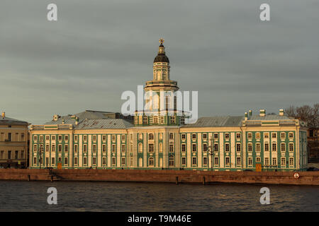 View of the Kunstkamera in Saint Petersburg from across Neva river during sunrise on a winter day (St. Petersburg, Russia, Europe) Stock Photo