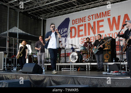 Frankfurt, Germany. 19th May 2019. The Berlin Boom Orchestra performs at the rally. More than 10,000 people marched through Frankfurt, under the Motto 'One Europe for all - Your voice against nationalism’, one week ahead of the 2019 European Election. They called for a democratic Europe and to set a sign against the emerging nationalism in Europe. The march was part of a European wide protest. Stock Photo