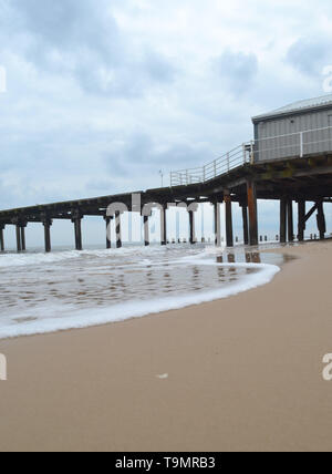 Lowestoft beach {South beach and Claremont Pier} Stock Photo