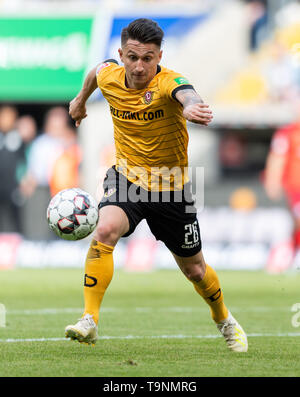 Dresden, Germany. 19th May, 2019. Soccer: 2nd Bundesliga, Dynamo Dresden - SC Paderborn 07, 34th matchday, in the Rudolf Harbig Stadium. Dynamos Baris Atik on the ball. Credit: Robert Michael/dpa-Zentralbild/dpa - Use only after contractual agreement/dpa/Alamy Live News Stock Photo