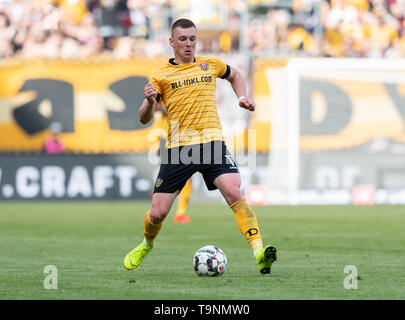 Dresden, Germany. 19th May, 2019. Soccer: 2nd Bundesliga, Dynamo Dresden - SC Paderborn 07, 34th matchday, in the Rudolf Harbig Stadium. Dynamos Haris Duljevic on the ball. Credit: Robert Michael/dpa-Zentralbild/dpa - Use only after contractual agreement/dpa/Alamy Live News Stock Photo