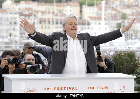 Cannes, Frankreich. 19th May, 2019. Alain Delon at the photocall for the Honorary Palme d'Or during the 72nd Cannes Film Festival at the Palais des Festivals on May 19, 2019 in Cannes, France | Verwendung weltweit Credit: dpa/Alamy Live News Stock Photo