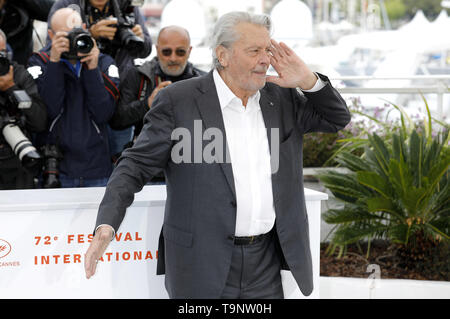 Cannes, Frankreich. 19th May, 2019. Alain Delon at the photocall for the Honorary Palme d'Or during the 72nd Cannes Film Festival at the Palais des Festivals on May 19, 2019 in Cannes, France | Verwendung weltweit Credit: dpa/Alamy Live News Stock Photo
