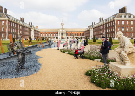 London, UK. 20 May 2019. Clelsea Pensioners and WWII/D-Day Veterans take part in the D-Day 75 GardenPress Day at the 2019 RHS Chelsea Flower Show. Photo: Bettina Strenske/Alamy Live News Stock Photo