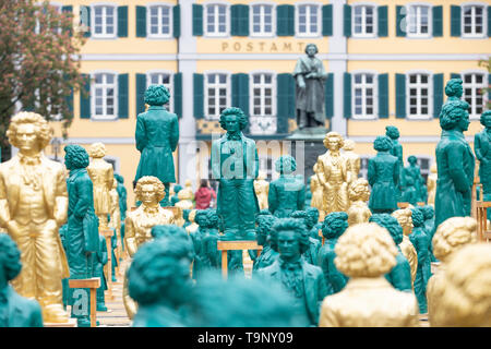 Bonn, Deutschland. 17th May, 2019. 700 Ludwig van Beethoven sculptures stand on Bonn's Muensterplatz in front of the historic Beethoven monument. The sculptures were created by Prof. dr. Ottmar Hoerl (Horl) designed. A public action on the upcoming 250th birthday of Ludwig van Beethoven; on 17.05.2019 in Bonn/Germany. | usage worldwide Credit: dpa/Alamy Live News Stock Photo