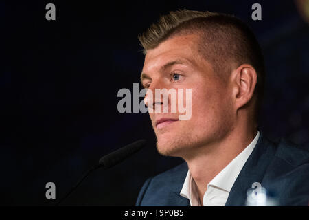 Madrid, Spain. 20th May, 2019. Real Madrid's German midfielder Toni Kroos announces the renewal of his contract with Real Madrid until 2023. Credit: Marcos del Mazo/Alamy Live News Stock Photo