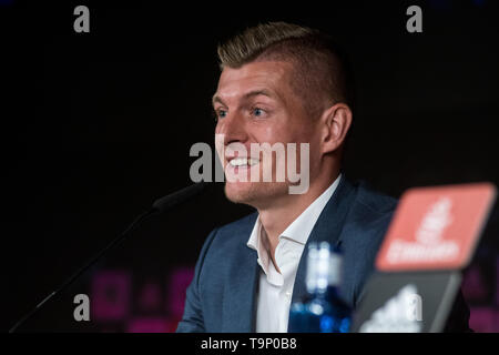 Madrid, Spain. 20th May, 2019. Real Madrid's German midfielder Toni Kroos announces the renewal of his contract with Real Madrid until 2023. Credit: Marcos del Mazo/Alamy Live News Stock Photo