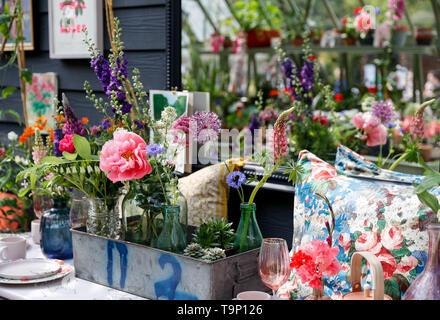 London, UK. 20th May, 2019. Flowers are on display at the RHS (Royal Horticultural Society) Chelsea Flower Show press day in London, Britain on May 20, 2019. The annual RHS Chelsea Flower Show will open to the public here from May 21 to 25. Credit: Han Yan/Xinhua/Alamy Live News Stock Photo