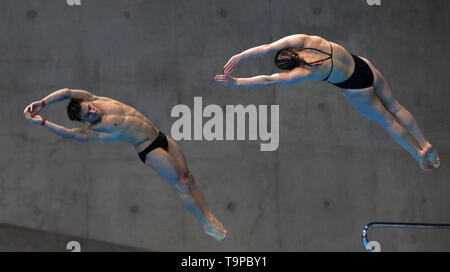 Great Britain's Thomas Daley and Grace Reid in the 3m Synchro Springboard during day three of the Diving World Series at London Aquatics Centre, London. Stock Photo