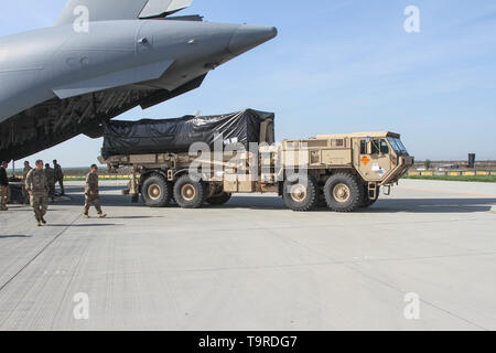 MIHAIL KOGALNICEANU (MK) AIR BASE, ROMANIA - American troops load a ...