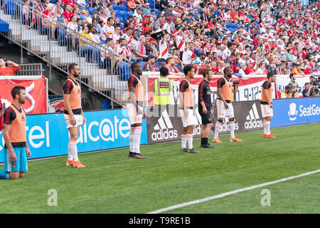 Harrison, United States. 19th May, 2019. Substitutes of Atlanta United FC warming up during regular MLS game against Red Bulls at Red Bull Arena, Red Bulls won 1 - 0 Credit: Lev Radin/Pacific Press/Alamy Live News Stock Photo