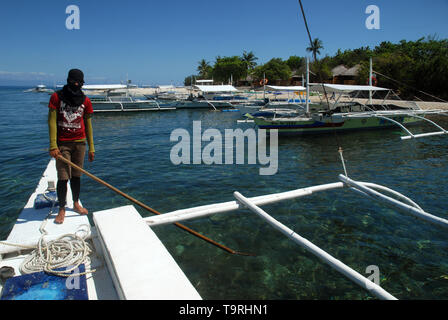 Katig Outrigger Boat Moored at Balicasag, Bohol, Philippines Stock Photo - Alamy