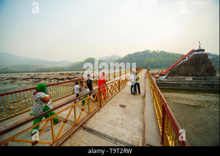 Indian people on the bridge leading to Garjiya Devi Temple on the banks of the Kosi river at Garjiya, Uttarakhand, India Stock Photo