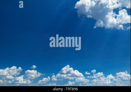 Cumuluswolken in the blue sky, Cumuluswolken am blauen Himmel Stock Photo