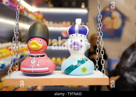 Queen and Queen's Guard rubber ducks in the shop window of 'Duckhouse of Brighton' - East Sussex, UK Stock Photo