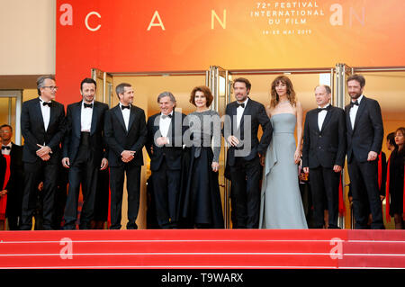 Cannes, France. 20th May, 2019. Francois Kraus,Michael Cohen, Guillaume Canet, Daniel Auteuil, Fanny Ardant,  Nicolas Bedos, Doria Tillier, Denis Podalydes and Denis Pineau-Valencienne attending the 'La belle époque' premiere during the 72nd Cannes Film Festival at the Palais des Festivals on May 20, 2019 in Cannes, France Credit: Geisler-Fotopress GmbH/Alamy Live News Stock Photo