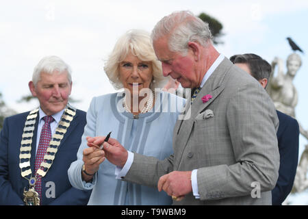 Powerscourt Demesne, Ireland. 20th May, 2019. Prince Charles, Prince of Wales and Camilla, Duchess of Cornwall, at Powerscourt House and Gardens, during Day One of their visit to the Republic of Ireland. Credit: ASWphoto/Alamy Live News Stock Photo