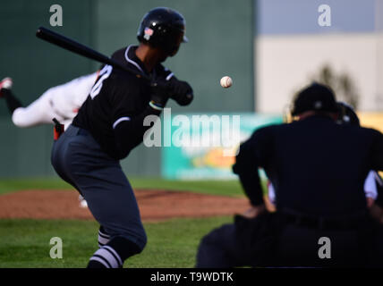 Fargo, ND, USA. 20th May, 2019. Milwaukee Milkmen Adam Walker (20) eyes a pitch during the FM Redhawks game against the Milwaukee Milkmen in American Association professional baseball at Newman Outdoor Field in Fargo, ND. Milwaukee won 5-3. Photo by Russell Hons/CSM/Alamy Live News Stock Photo