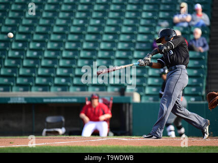 Fargo, ND, USA. 20th May, 2019. Milwaukee Milkmen Cesar Valera (9) gets a hit during the FM Redhawks game against the Milwaukee Milkmen in American Association professional baseball at Newman Outdoor Field in Fargo, ND. Milwaukee won 5-3. Photo by Russell Hons/CSM/Alamy Live News Stock Photo