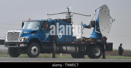 Doppler on Wheels radar truck near Des Moines, Iowa, June 5, 2010 ...